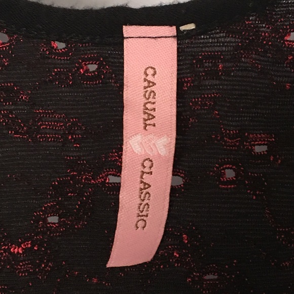 Black and Red Lace Crop Top - Picture 3 of 3